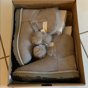 Ugg boots K Gita with pom Pom and silky bow